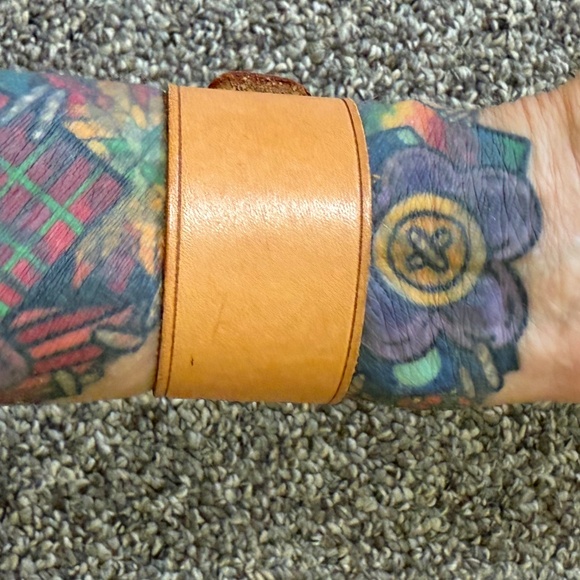 Louis Vuitton Vachetta Leather Poignet - Authentic - Picture 9 of 14